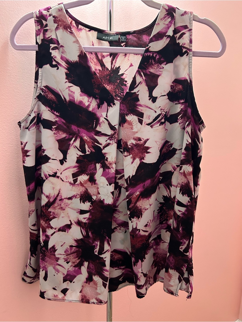 Apt. 9 White and Purple Floral V-Neck Sleeveless Top